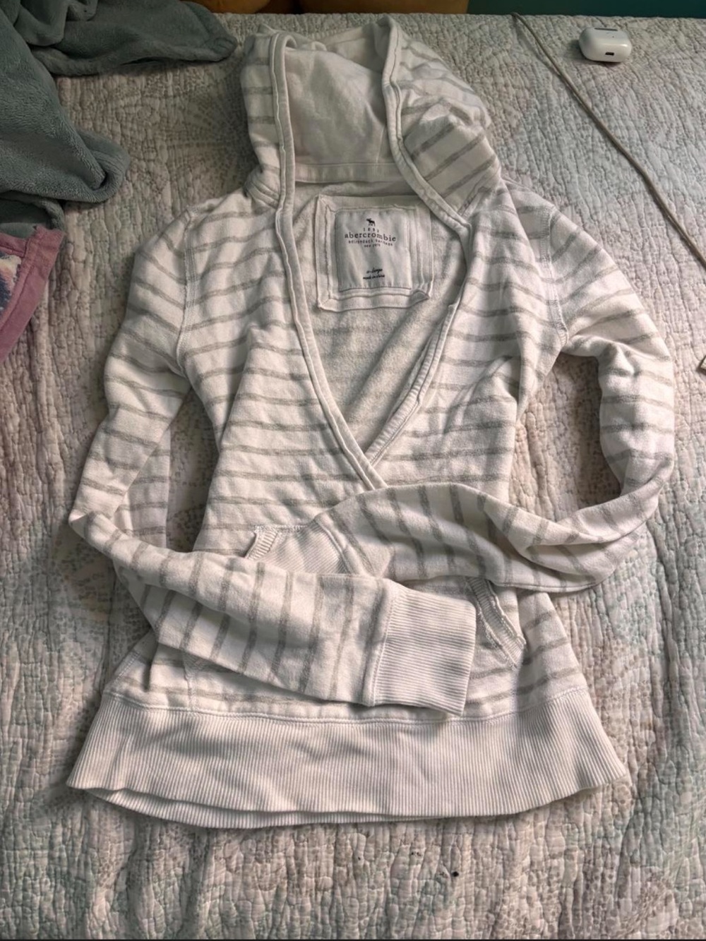 Abercrombie & Fitch Cream and Light Gray Striped V-Neck Hoodie Sweater